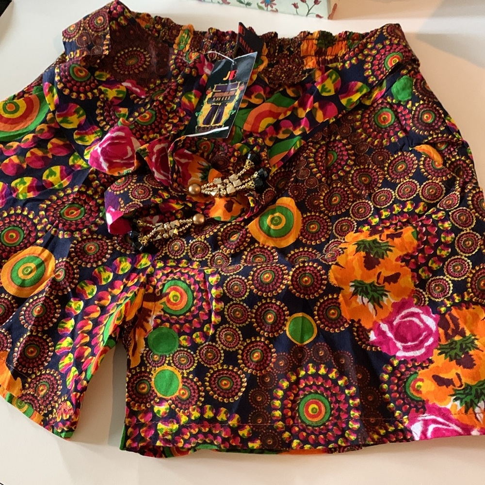 Vibrant Patterned Shorts - Picture 3 of 7